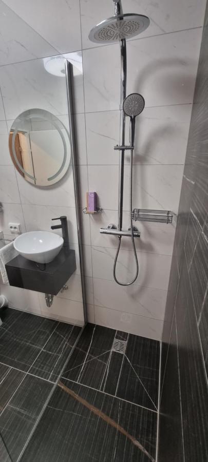 Studio-Apartment ' Andrei 1 ' - Neu In Neuburg An Der Donau Bagian luar foto